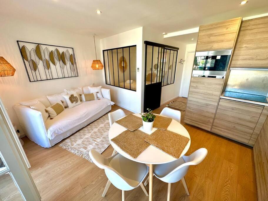 Pura Vida, Port Apartment Grimaud